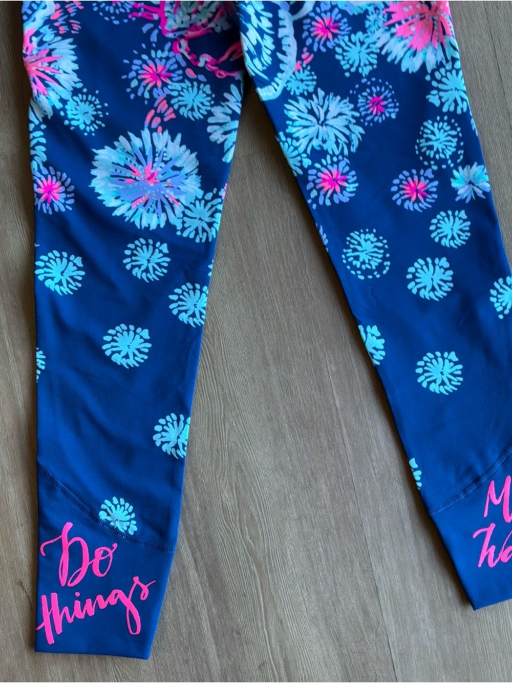 Lilly Pulitzer Maralyn Weekender Legging  Gypsea Girl Size Medium NWOT - Picture 9 of 16